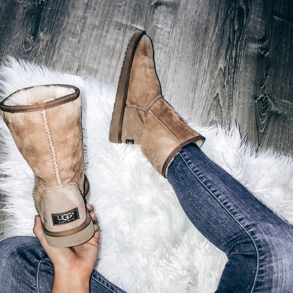 UGG Shoes - Ugg classic short boots